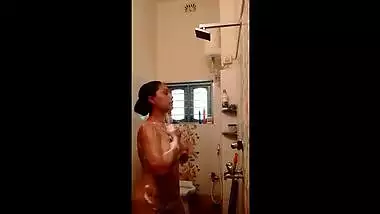 Amateur Desi woman carefully washes naked XXX body in the bathroom