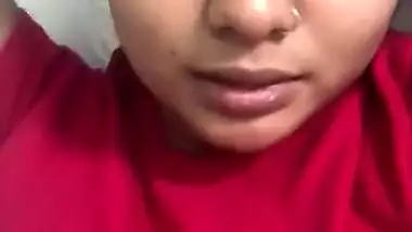 Hot desi girl showing her boobs