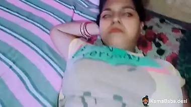 Man fucks his desi GF’s tight pussy and cums