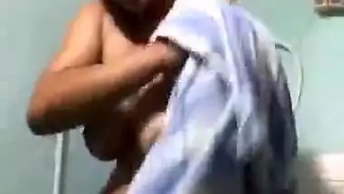 Indian Aunty Making Her Own Bathing Video