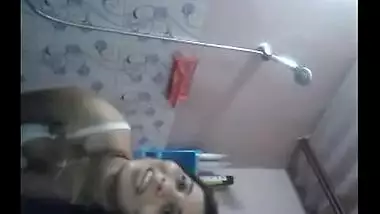 Indian Teenage girl Records herself as she bathes