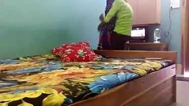 INDIAN HIJABI MUSLIM GIRL FUCKED BY BOYFRIEND IN HOTEL ROOM