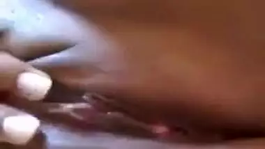 hoot girl showing her huge boobs and her clean shaved pussy rubbing