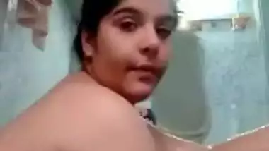 Desi babe nude bath selfie