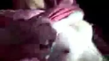Hindi sex video of a college girl having outdoor fun in boyfriend’s car