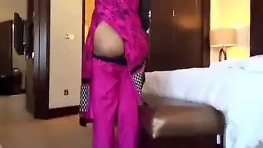 Desi aunty’s ass massage during sex at a hotel