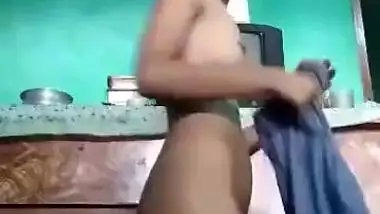 Cute girlfriend nude MMS striptease show