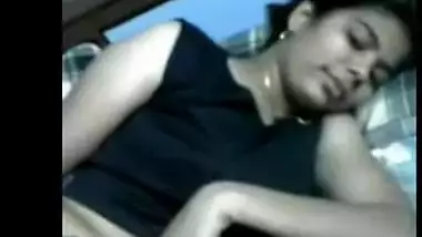 Sexy Tamil bhabhi posing topless to her lover