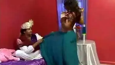 Hot mujra of a married bhabhi to her client