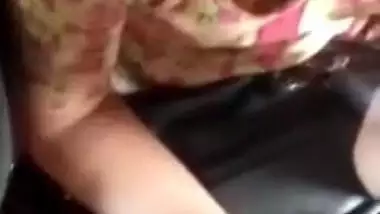 Sexy Desi Girl Deep Cleavage In Bus