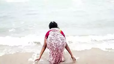 Wet Aunty At Juhu Beach - Movies. video2porn2