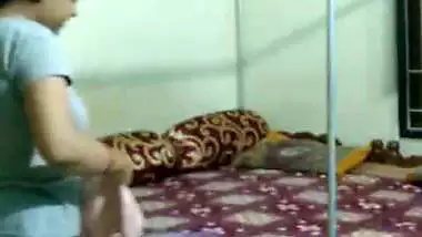 Pervert husband wife showing big boobs viral MMS