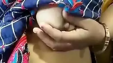 Today Exclusive- Horny Desi Bhabhi Paly With Her Big Boobs And Handjob