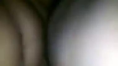 Desi nude lady uses toothpaste to lube her pussy