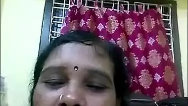 Desi sexy bhabi show her nice boobs