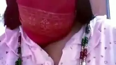 Today Exclusive-sexy Desi Girl Showing Her Boobs