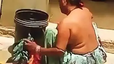 Indian Aunty Bathing Video Rajasthani Bhabhi Bath Video 