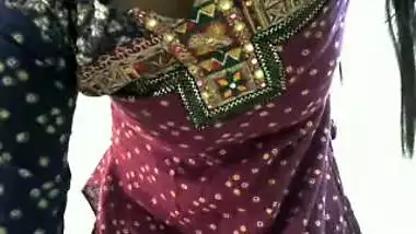 sexy bhabhi masturbating on cam opening her kurti