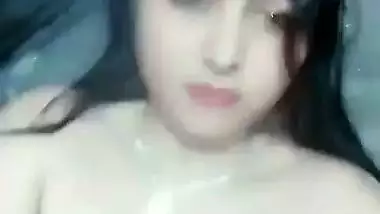 Hot Nagpur girl squeezes her boobs in Marathi sex video
