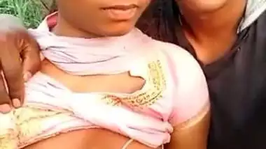 Desi guy records his GF’s outdoor sexy nude video