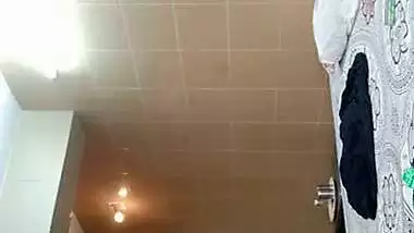 Lovers in OYO room fucking harder in missionary style