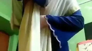 Village Bhabhi Shows Her Boobs and Pussy