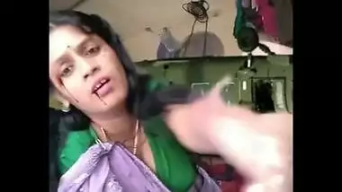 marwadi housewife bhabhi atashi roy milky cleavage and navel show