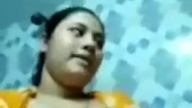 Desi cute wife show her big boobs on cam