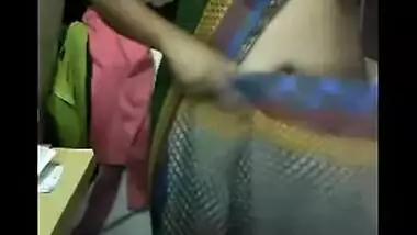 Indian busty aunty showing her big boobs