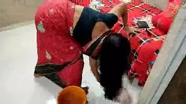 Red saree kamwali bai sunita sex video