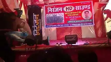 Desi hot girl stage dance very hot