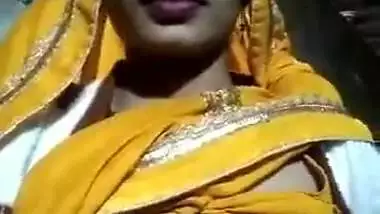 Sexy Marwadi Bhabhi Exposing Big Boobs For Lover
