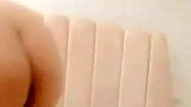 Chubby desi fingering aunty using brush as dildo