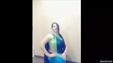 sexy aunty dancing