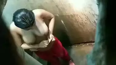 virgin sister caught bathing by bro viral FSI xxx