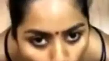 A Desi Wife Give a Awesome Blowjob on Husband's Co-worker Friend in Hotel