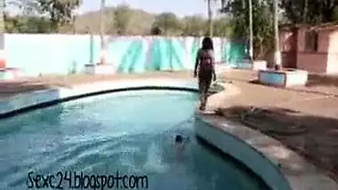 Chubby girl from Hyderabad fucked in the pool