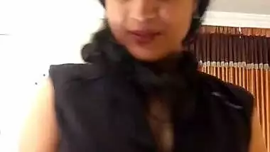 Sexy naughty Indian beauty private cam selfie video