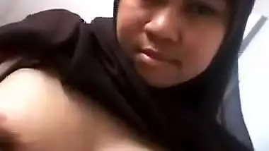 Hijabi Hot Girl Showing her Hot Boobs and Pussy