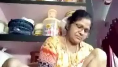 Sudha Aunty Showing Pussy While Cooking