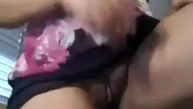 Desi hot girl fingering pussy
