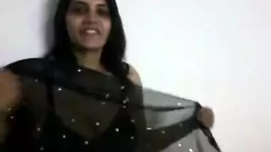 Sexy Indian Boobed Aunty 2