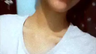 Slim desi horny girl fingering pussy viral nude