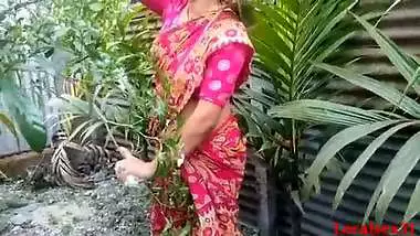 Bengali Desi Bhabhi Outdoor Chudai Devar Ke Saath red Saree main (Official Video By Localsex31)