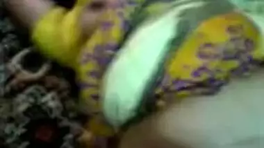 super hot urvashi bhabhi in yellow saree n bindi leaked video