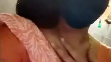 Desi bhabhi stripping her saree and showing her boobs and pussy