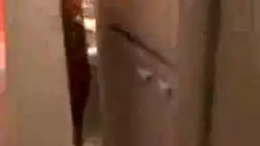 Sexy mallu aunty showering hot video on cam