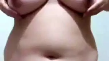 Desi Bhabi Showing her big boob