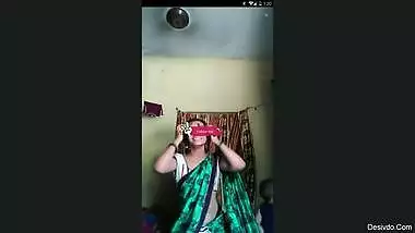 Reema seducing her lover in live chat