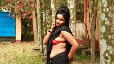 Desi bhabi hot photoshoot , really hot